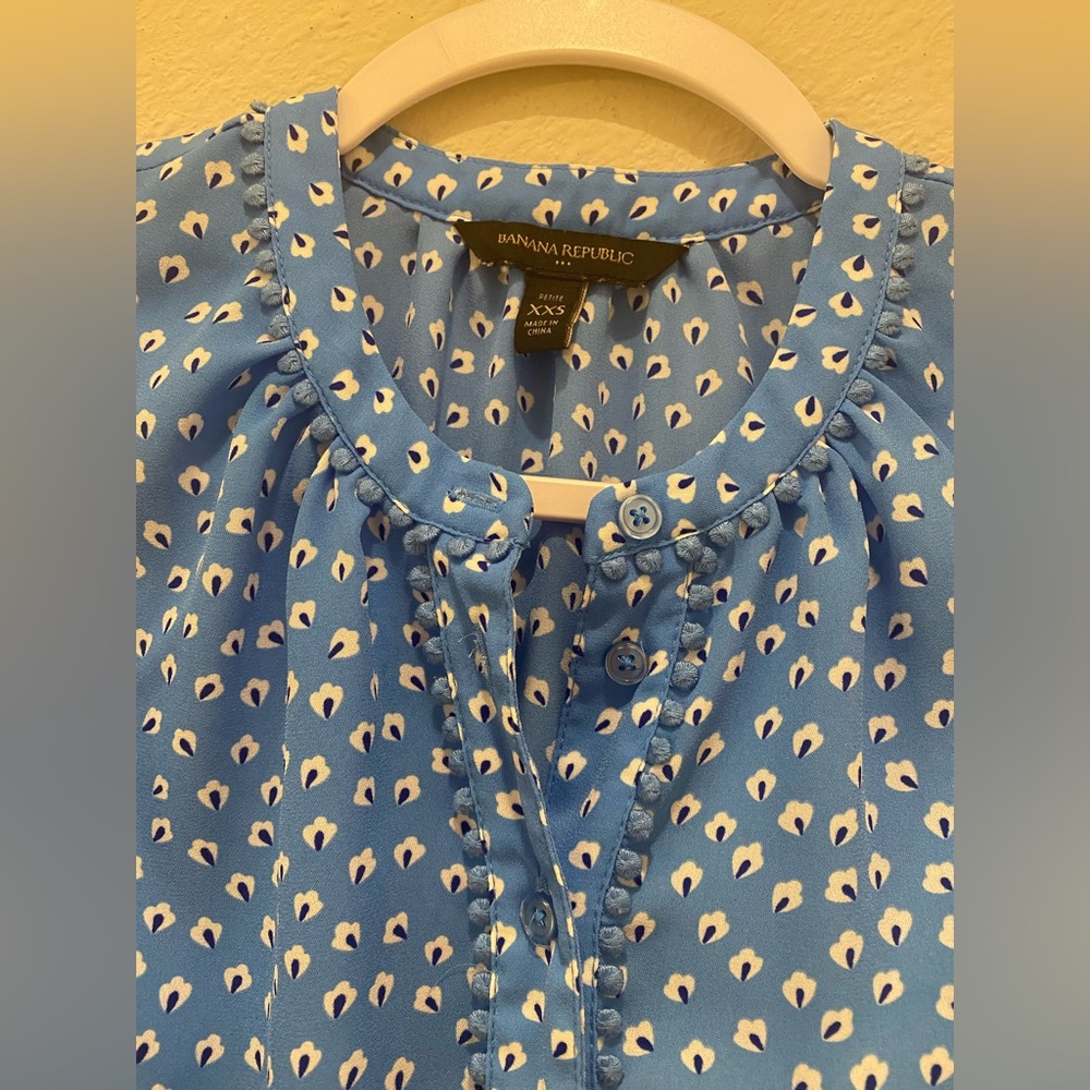 Banana Republic Women's Top Blue Print Sleeveless Button-down - Picture 6 of 7